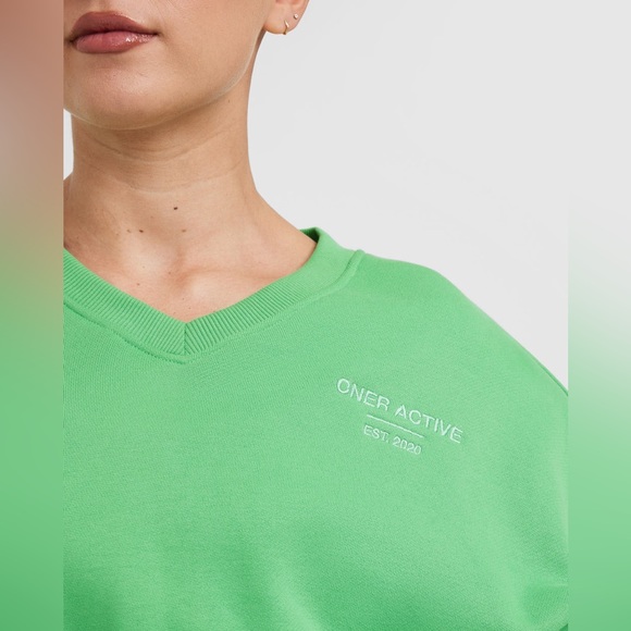 NWT: Oner Active ALL DAY EST 2020 CROP V-NECK SWEATSHIRT - Picture 4 of 11